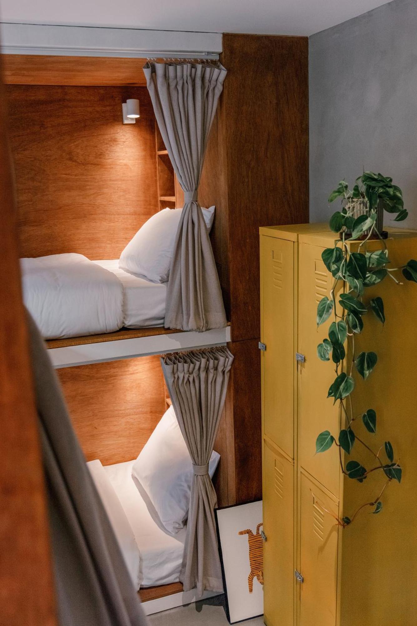 Tamni Hostel Банкок Стая снимка